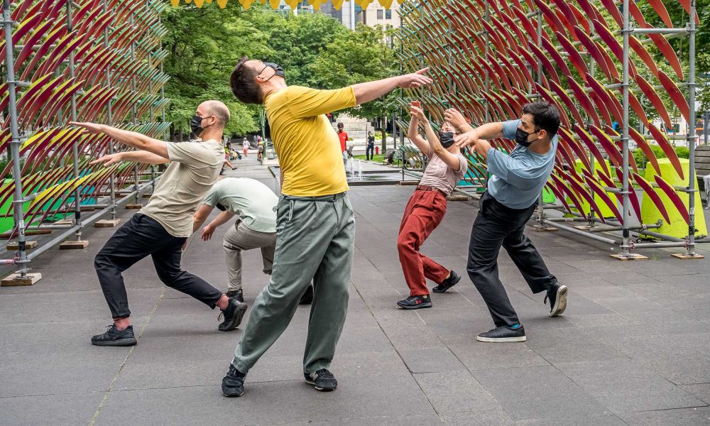 Frictions
Les Archipels
Chorégraphie: Philippe Meunier, Ian Yaworski
Interpretes: Liane Theriault, Ian Yaworski, David Campbell, Jonathan C Rousseau, Sébastien Chalumeau
Quartier des spectacles - Square Victoria - Eglise St-James rue Ste-Catherine
2021.07.18